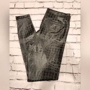 Zyia Gray Armour Light N Tight Leggings Size 12